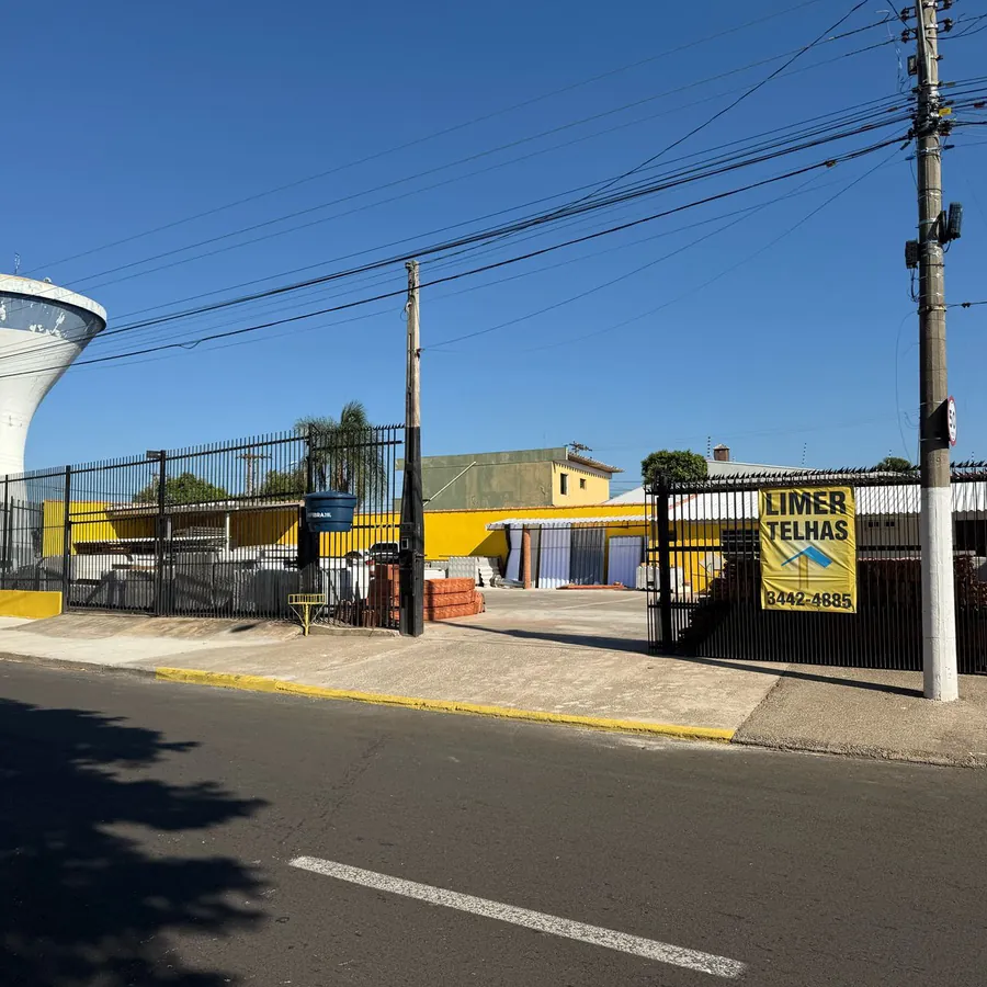 Fachada da loja Limer Telhas na Avenida Dr. Fabrício Vampré, em Limeira